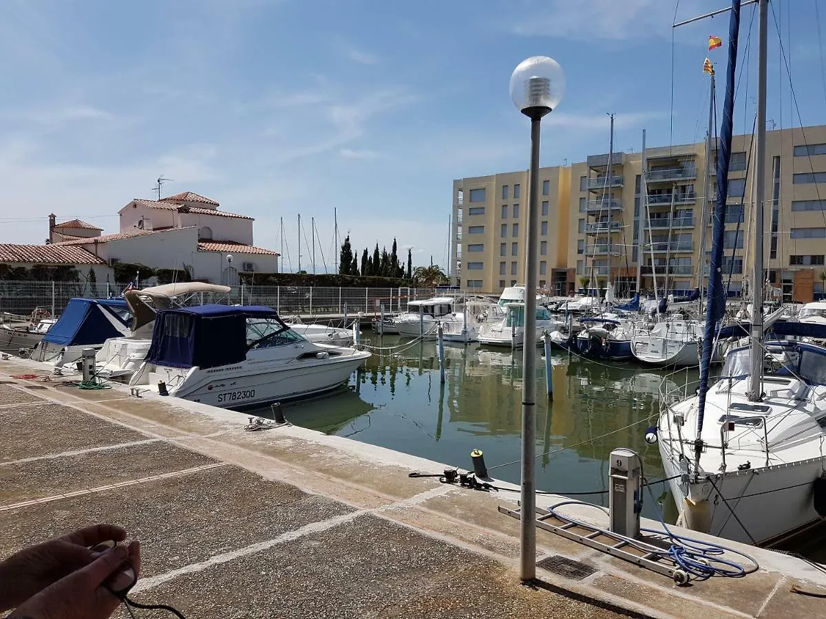Marina 2 Apartment Roses Spain